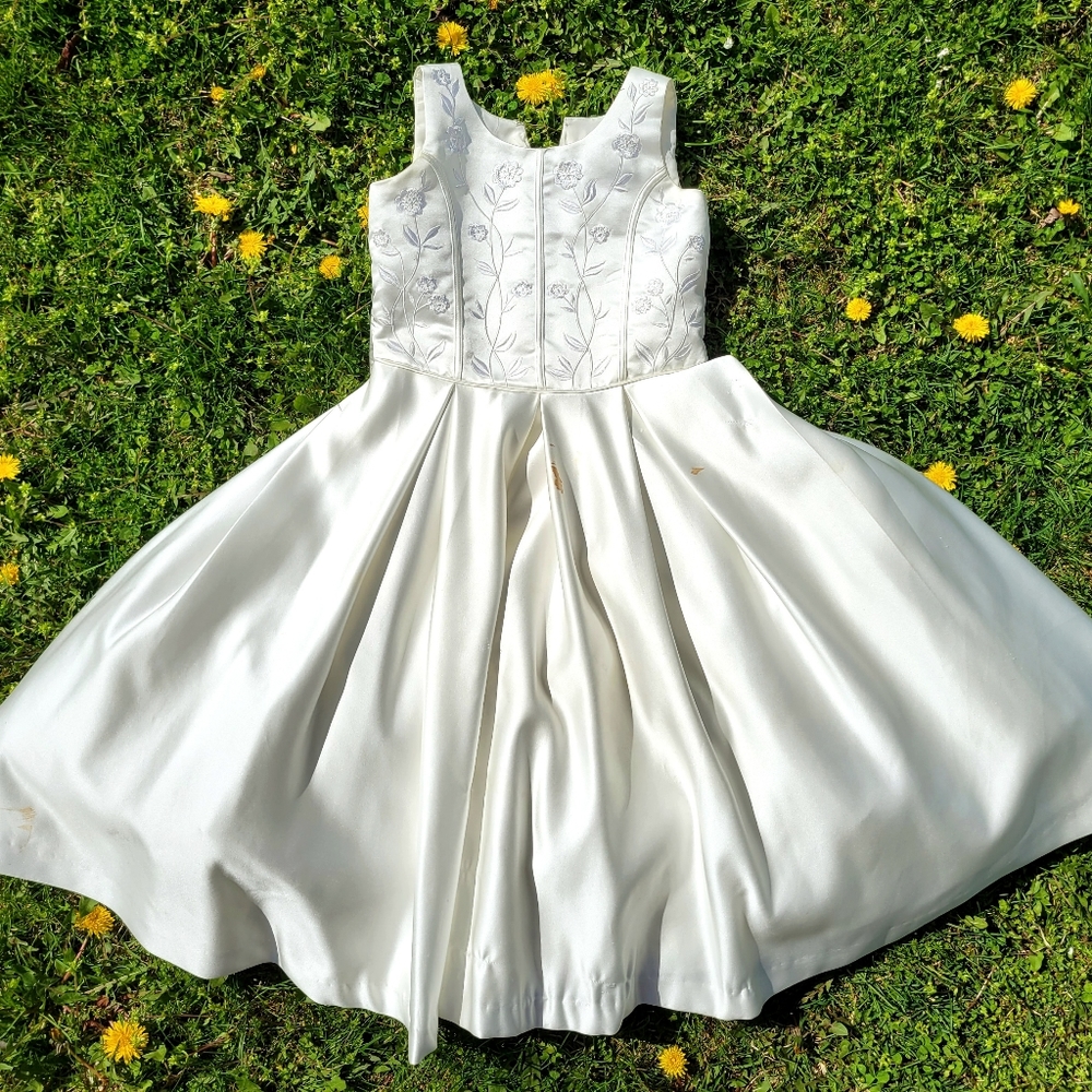 Beautiful Flower Girl Dress